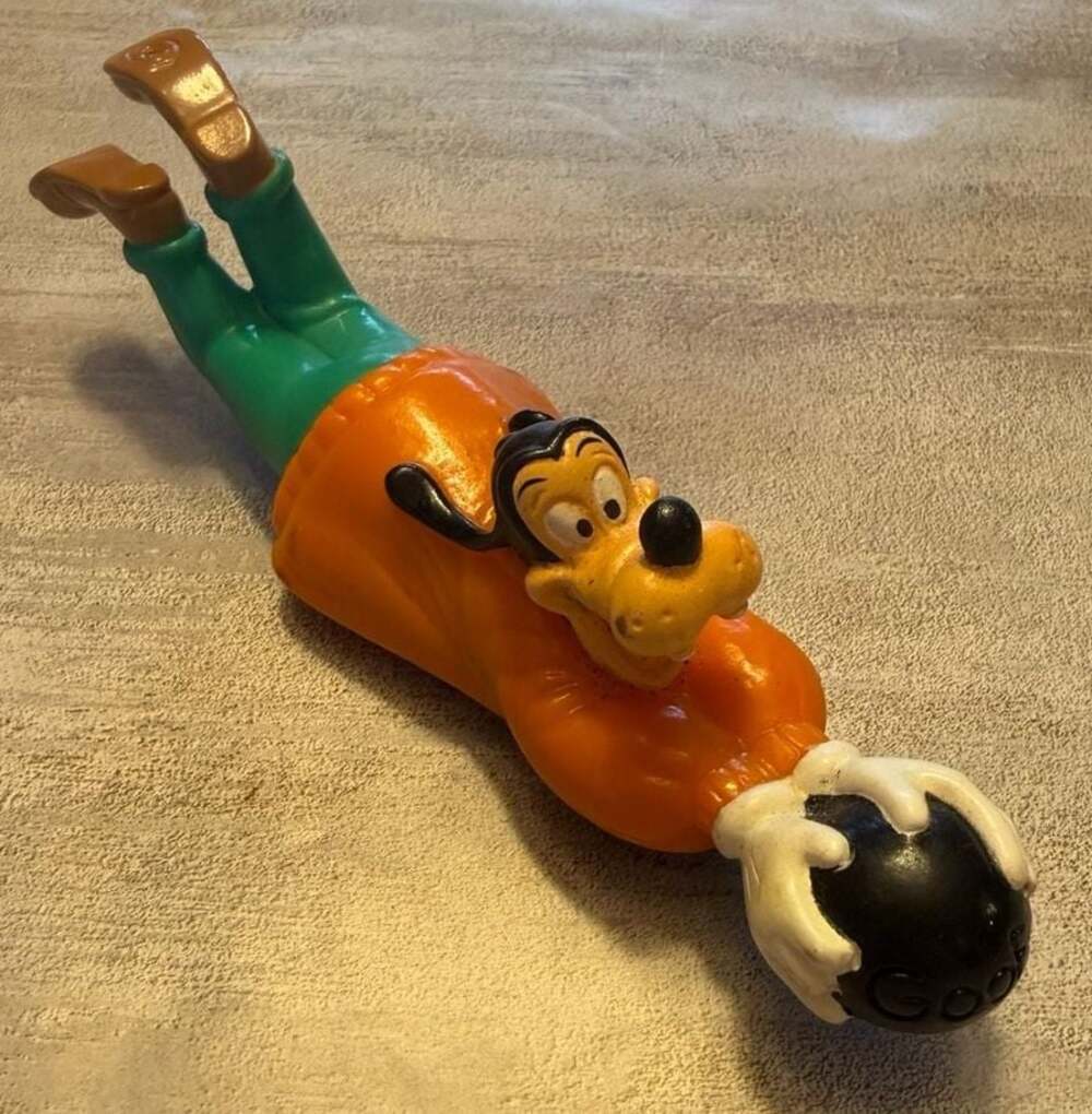 Vintage‎ Goofy Bowling Disney Burger King Kids Club rolling Toy